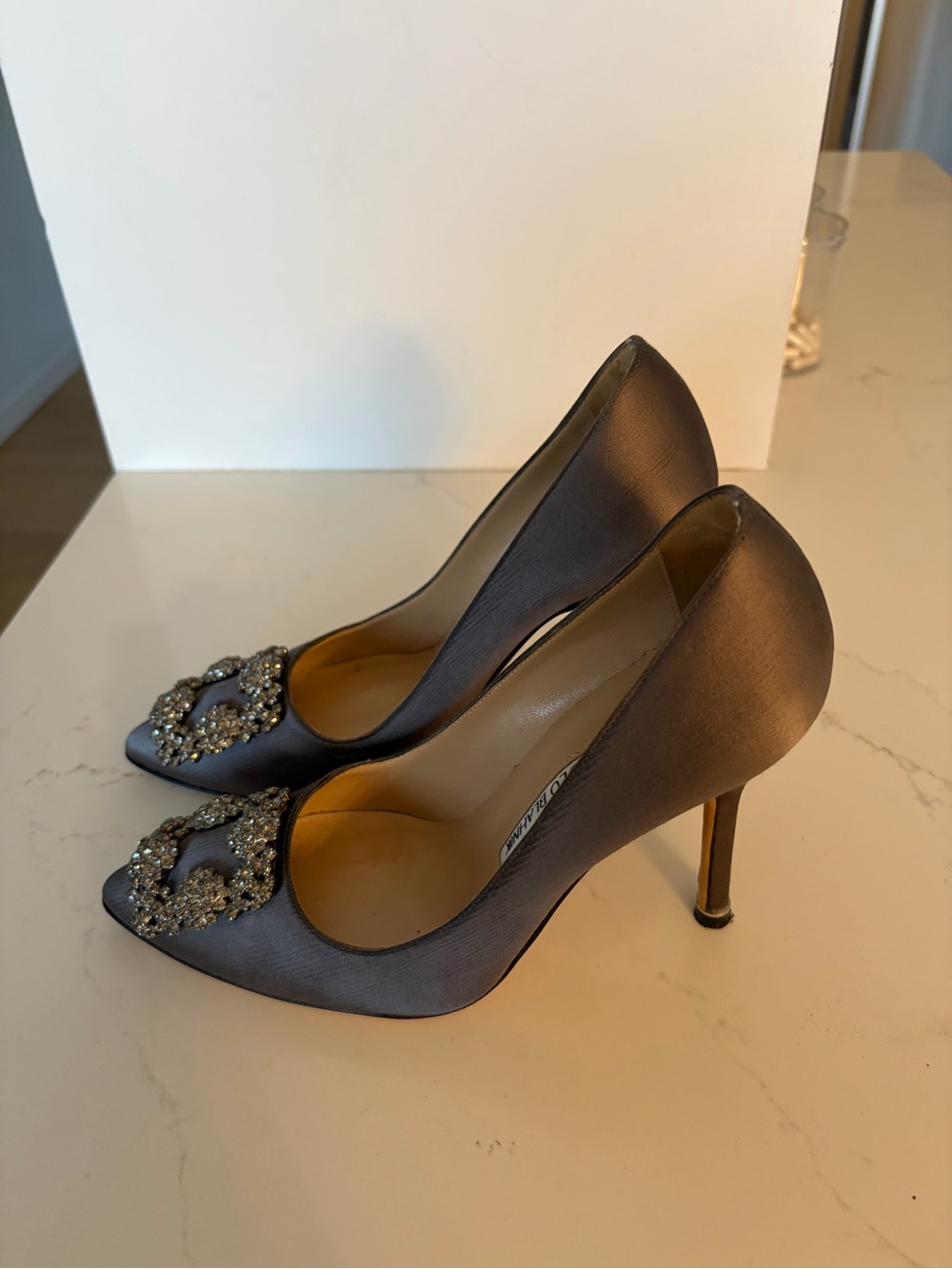 MANOLO BLAHNIK HANGISI PUMPS - Picture 2 of 6
